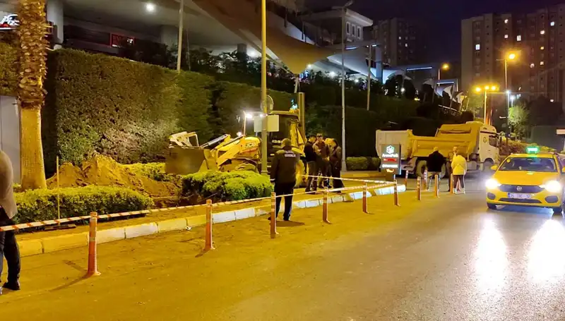 AVM Girişinde Doğalgaz Paniği: Kalabalık Alanı Korku Sardı