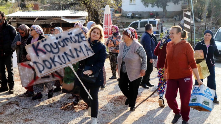 Tapulara şerh konulmuş köylünün haberi yok