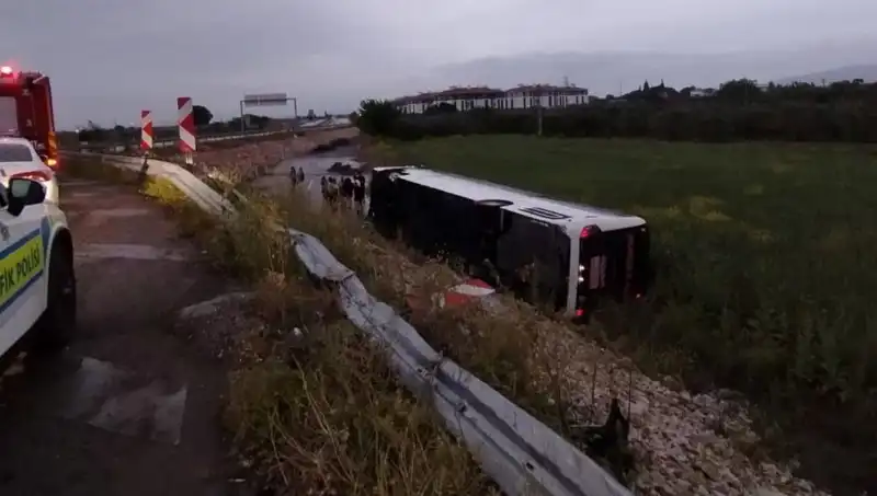 Manisa'daki Yolcu Otobüsü Kazasında Yaralılar: Olayın Detayları Ortaya Çıktı