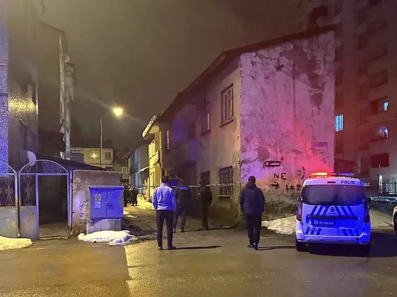 Erzurum'da Gece Vahşeti: Sokakta Boğazı Kesilmiş Bir Ceset Bulundu