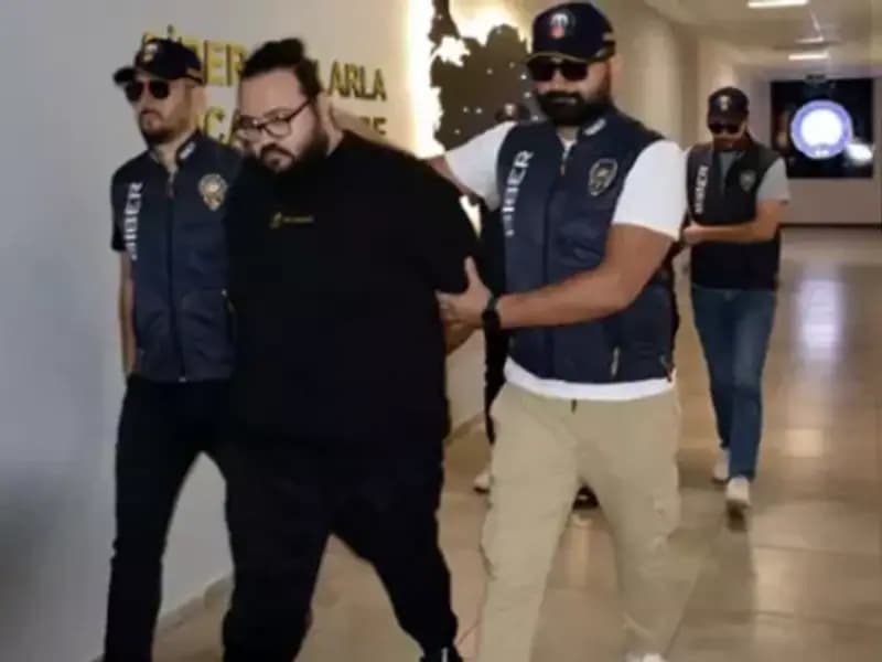 Savcılık, çocuğu için harekete geçti! Jahrein, cezaevine ters kelepçeyle götürüldü