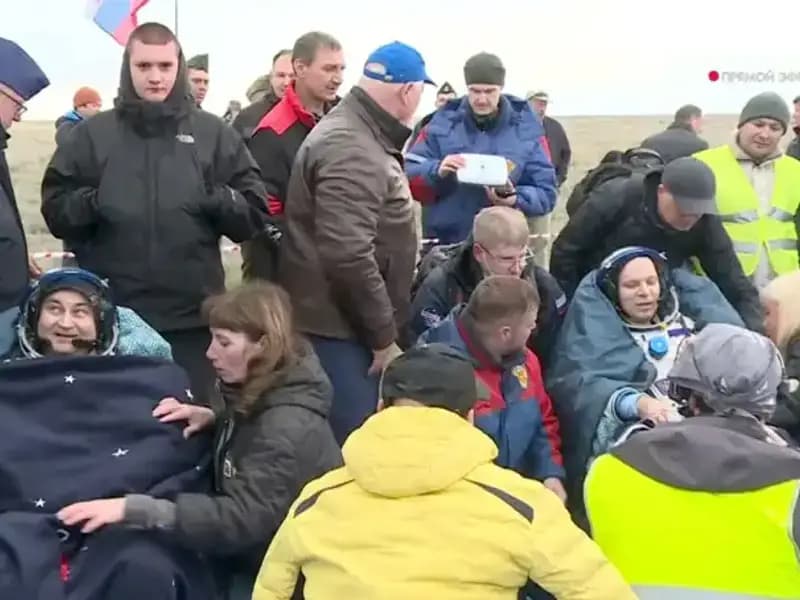 ABD'nin Yaşlı Astronotu Doğum Günü Hediyesi Olarak Dünya'ya Döndü