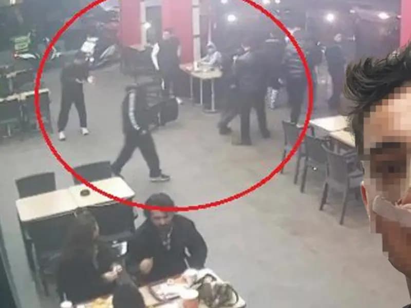 Antalya'da Akran Şiddeti: Genç Burnu Kırılarak Hastaneye Gitti