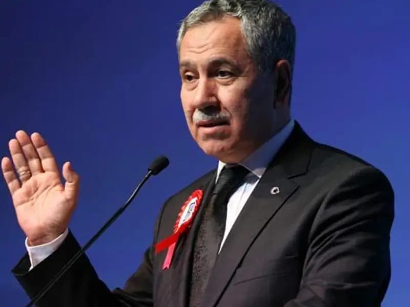 Gencecik İnsanlar Bedenlerini Teşir Ediyor