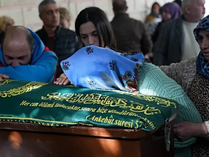 İzmir’deki İlaçlama Faciasında 2 Kişi Tutuklandı: Soruşturma Derinleşiyor