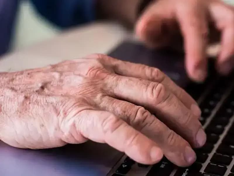 Dijital Dünyanın Işığında: Teknoloji Demansa Karşı Bir Kalkan mı?