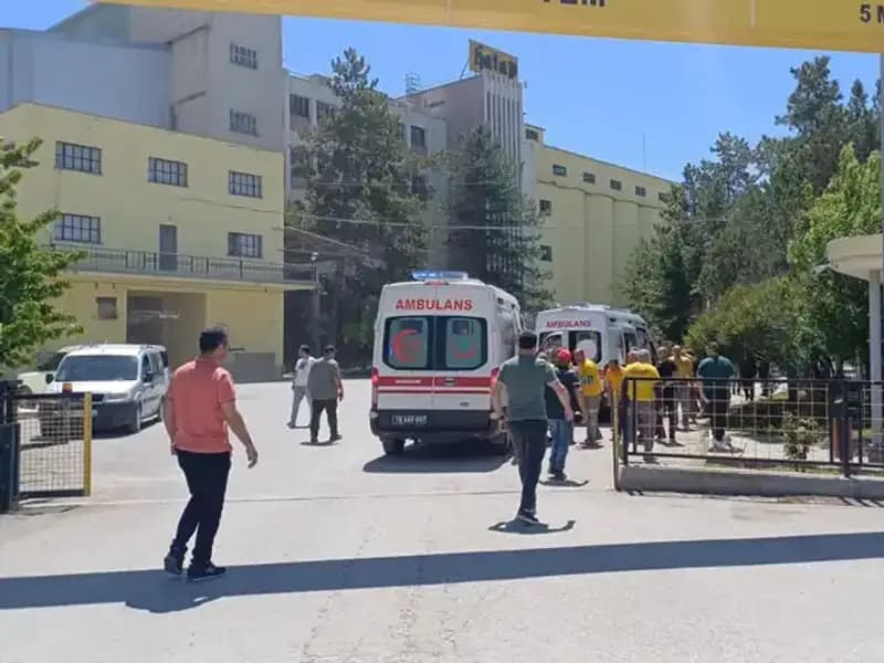 Çorum'daki Un Fabrikasında Patlama: Bir Yaralı Durumu Ağır, 9 Kişi Hastaneye Kaldırıldı