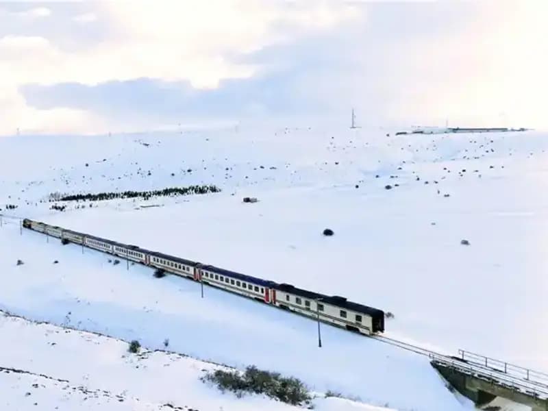 Doğu Ekspresi ile Masal Gibi Bir Kış Yolculuğu: Büyüleyici Manzaralar