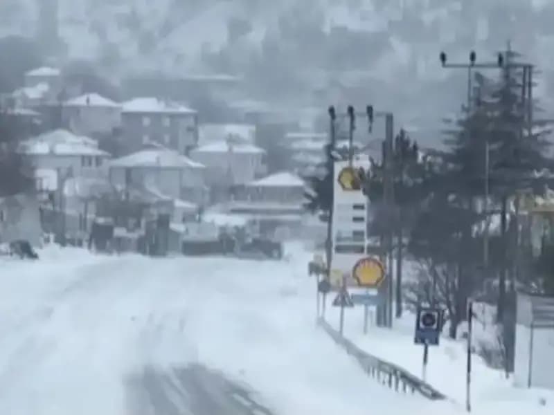 Sertavul Geçidi'nde Kar, Tipi ve Sisin Zorlu Etkisi! Ulaşım Kesildi