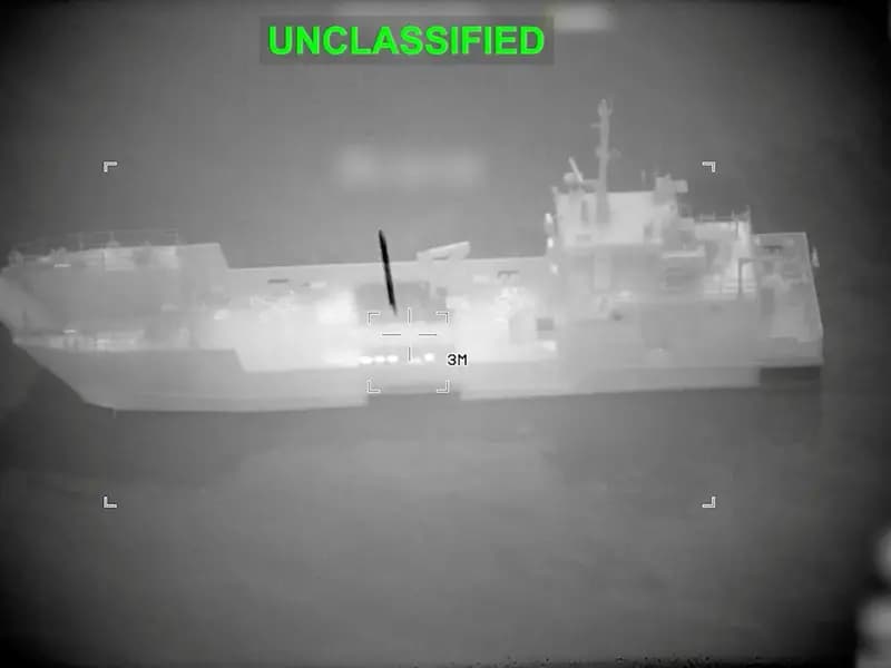 Hürmüz Boğazı'nda Deniz Trafiği Tıkandı: 16 Tanker Vuruldu