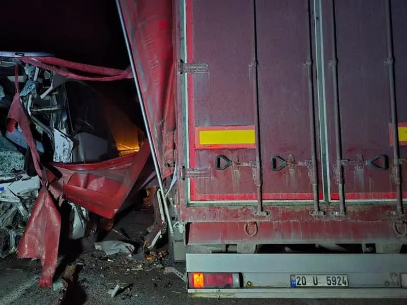 Afyonkarahisar'da Yolcu Otobüsü Kaza Yaptı