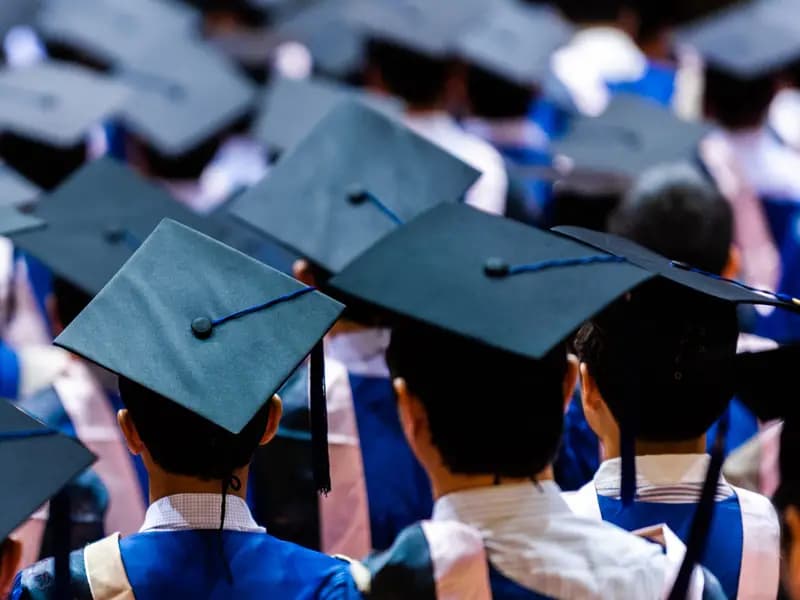 Çin Üniversitesinden Öğrencilere Sıra Dışı Çağrı: "Aşık Olun"