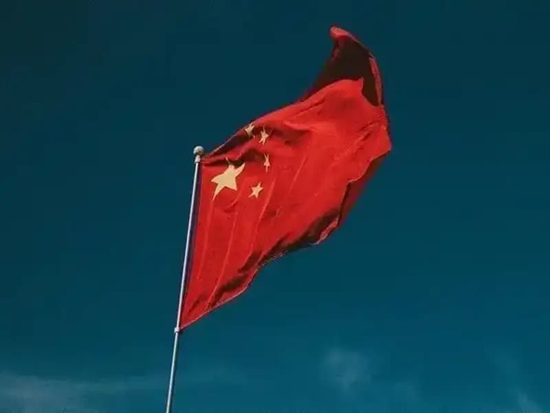 Yangınla Mücadele: Köprü Kısmen Çöktü, Şehrin Kalbi Tehlikede!