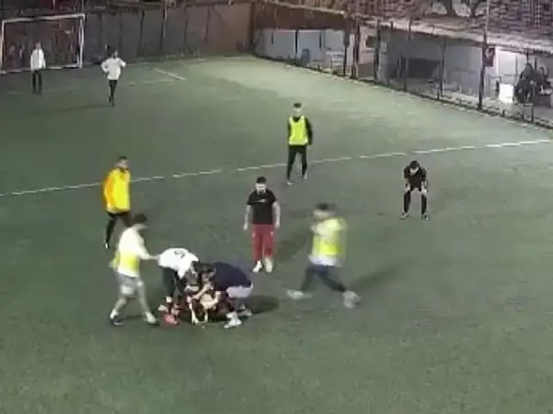 İki Halı Sahada Aynı Anda İki Üzücü Ölüm Olayı: Detaylar Neler?