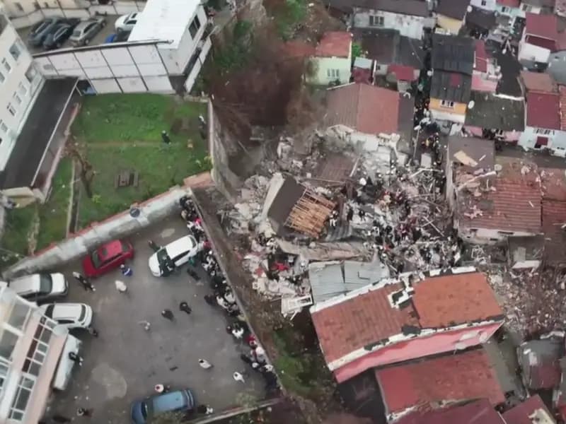 İstanbul Fatih'te Doğalgaz Patlaması: İki Bina Çöktü