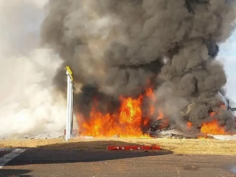 Güney Kore'de Yolcu Uçağı Kaza Yaptı