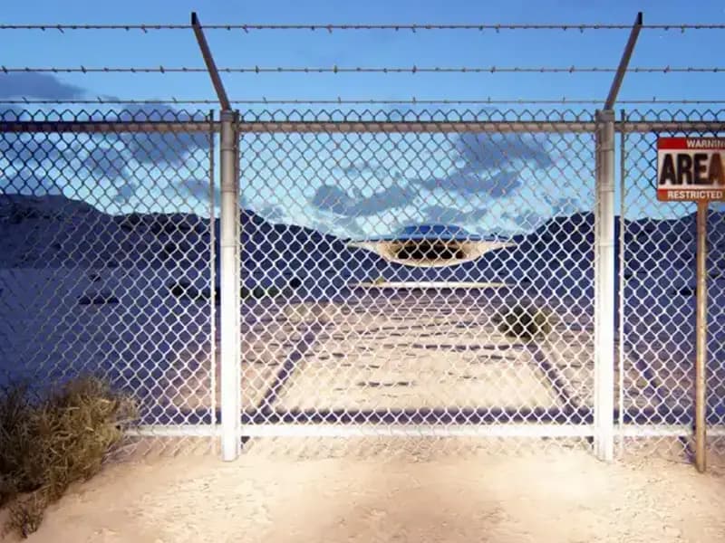 51. Bölge'den Sağ Kurtulan Gözlem: Çöl Ortasında Gizli Bir Üs Mü Var?