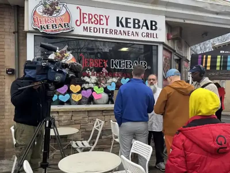 Türk Aile Trumpzede Olup, Yeşil Kart İçin Başvuru Beklerken Gözaltına Alındı