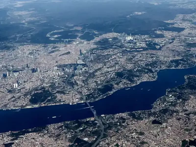 Bahar ile Uçakların Dansı: İstanbul Semalarında Hava Trafiği Canlanıyor