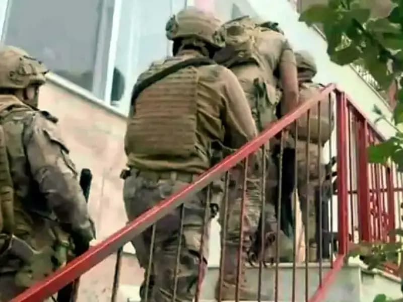 İzmir'de FETÖ/PDY'ye Yönelik Operasyon: 9 Şüpheli Gözaltında