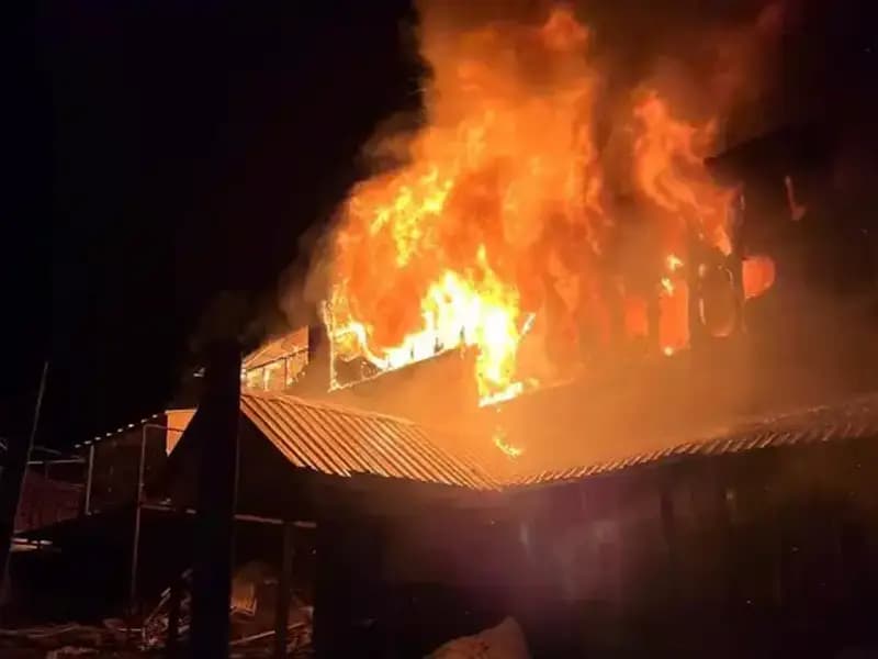 Uludağ’da Yangın Panik Yarattı: Denetim Altındaki Otel Alev Alev Yandı