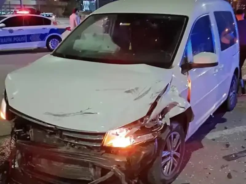 Batman'da Trafik Kazası: Otomobil ve Hafif Ticari Araç Çarpıştı, 7 Yaralı