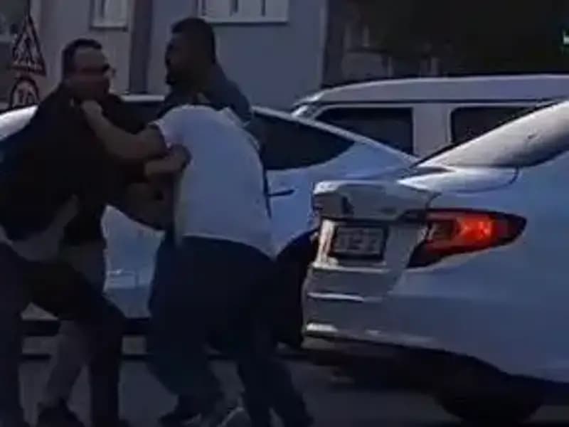 İstanbul'da Yolda Kavga: Tekmeli Yumruklu Yol Verme Olayı