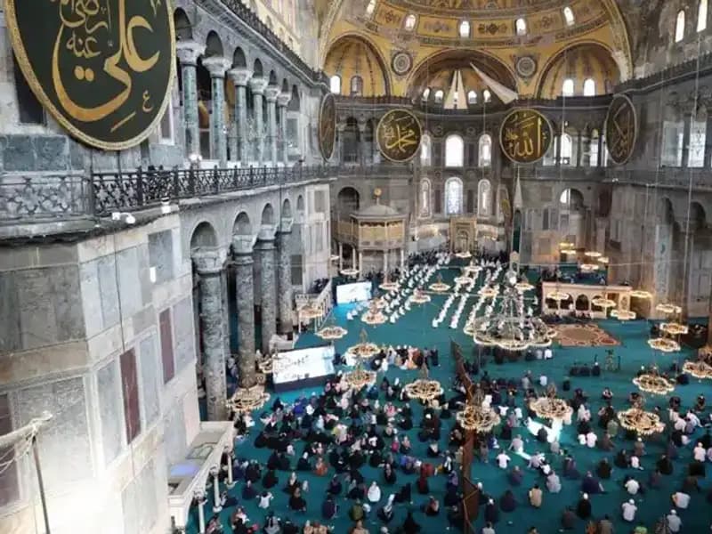 Ayasofya'nın Kapısını Kıran Sanığa Hapis Cezası Verildi: Olayın Ayrıntıları