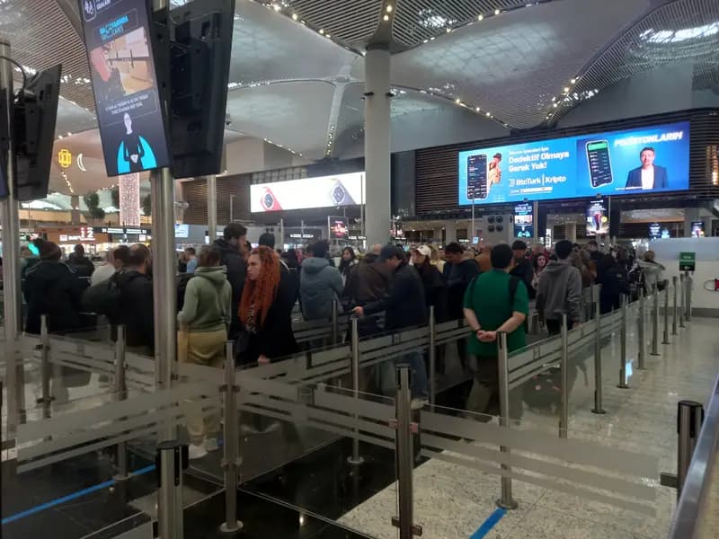 İstanbul Havalimanlarında Bayram Yoğunluğu Devam Ediyor