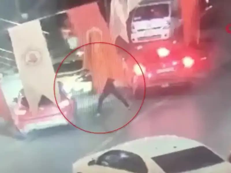 Genç Otomobil Sürücüsü Kurşun Yağmuruna Tutuldu: Olayın Ardındaki Gerçekler