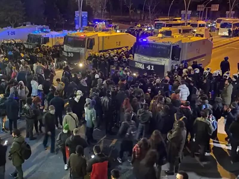 İstanbul ve Ankara'da Öğrencilerden İmamoğlu Eylemi: Diploma İptali ve Gözaltılara Tepki