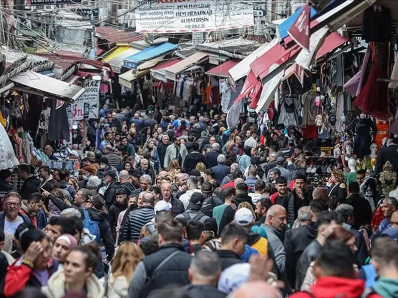 İstanbul Eminönü'nde Bayram Alışverişi Yoğunluğu Artıyor