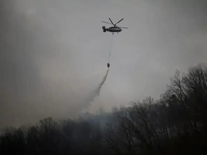 Güney Kore'de Yangın Söndürme Helikopteri Düşüşü: 1 Kayıp Can