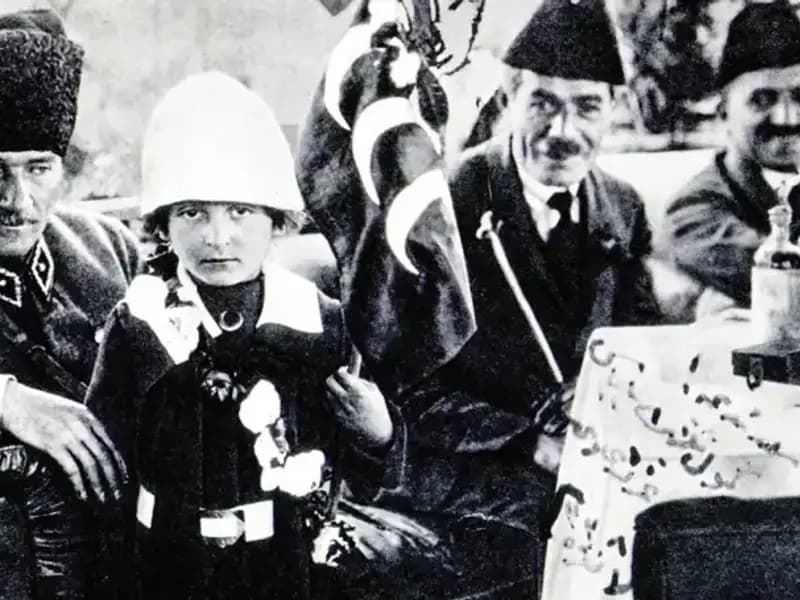 Bir Şapkanın Altında Doğan Bayram: Unutulmaz Anının Hikayesi