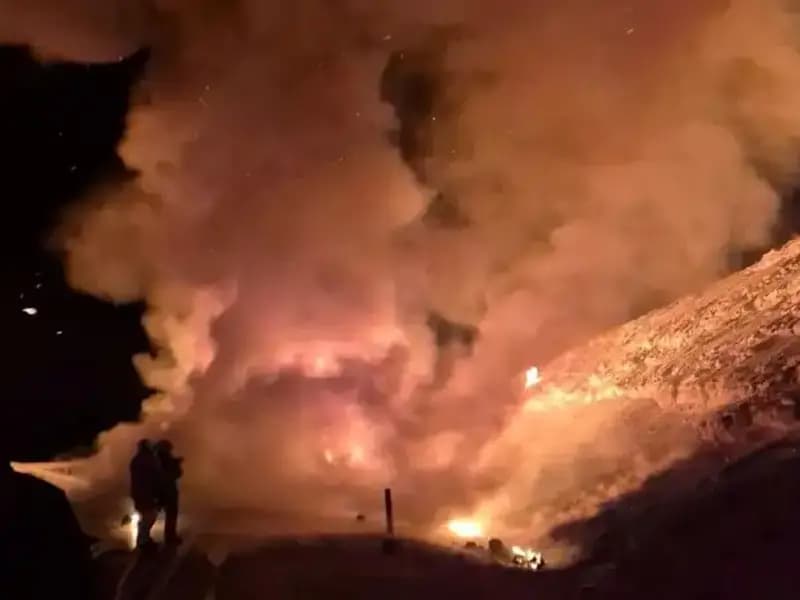 İplik Yüklü TIR Yangını: Ulaşımda Korkutan Kesinti Gerçekleşti!