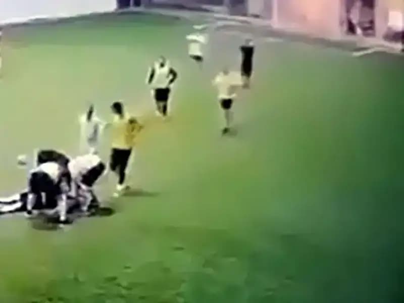 Adana'da Halı Sahada Kalp Krizi Geçiren Baba Hayatını Kaybetti