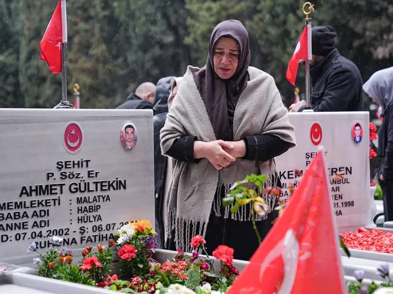 Edirnekapı Şehitliği'nde Ramazan Bayramı'nda Hüzünlü Ziyaretler