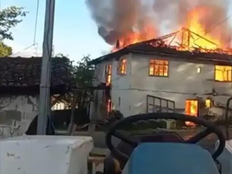 İki Katlı Evin İnce Detayları, Alevlere Teslim Oldu!