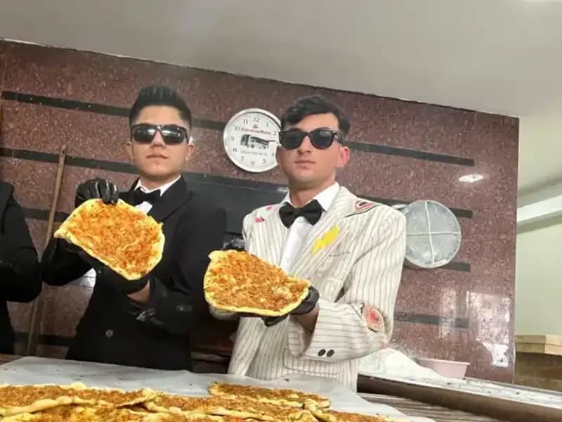 Takım Elbiseli Fırıncılar: Gelenekselin Modern Tarzı ile Buluşması