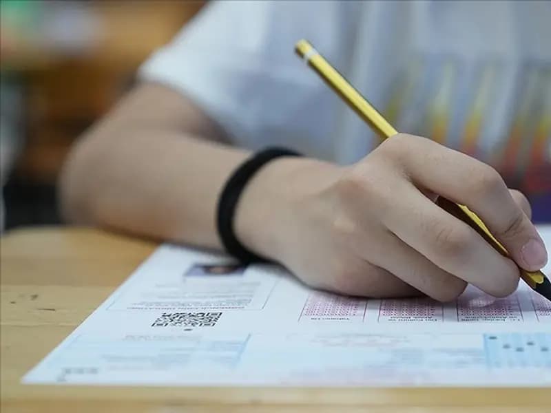 2024 YKS'ye Başvuran Aday Sayısı Düşüşte: Nedenleri Neler?
