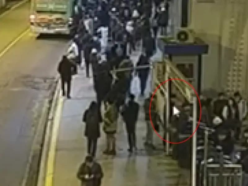 Zincirlikuyu Metrobüs Durağı'nda Hırsızlık Olayı: Şüpheli Yakalandı