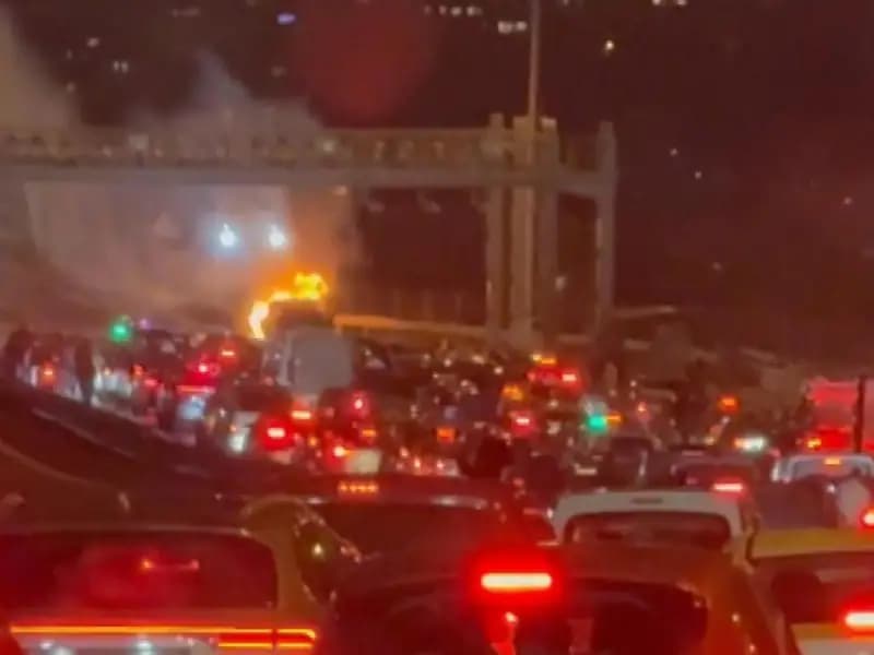 15 Temmuz Şehitler Köprüsü'nde Otomobil Yangını