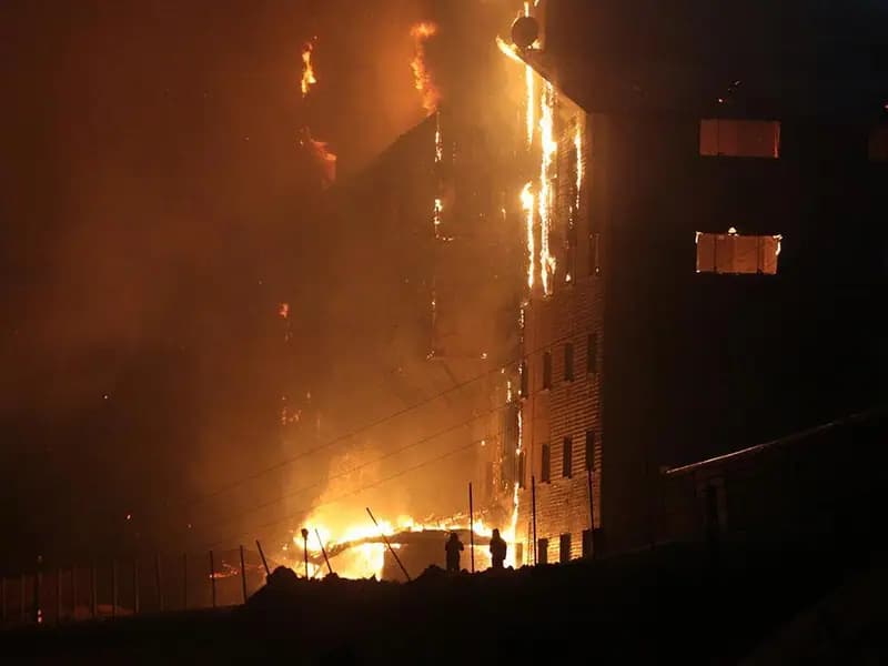 Yangınla ilgili 4 başmüfettiş ve 6 savcı görevde