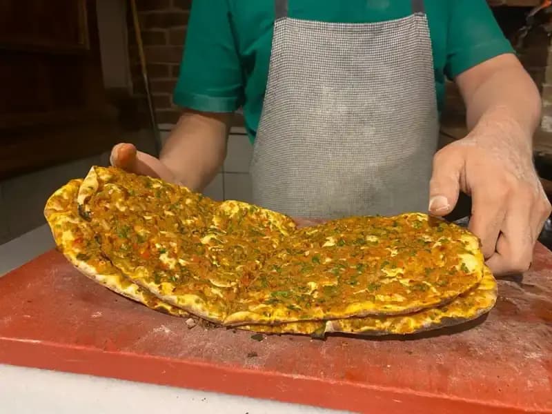 İstanbul’da Lahmacun Fiyatları Neden Bu Kadar Farklı? Semt Semt Değişen Gerçekler