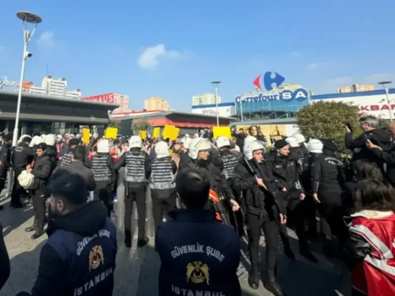 Esenyurt'ta CHP’lilere Polis Engeli: "Siyaset ve Güvenlik Çizgisi Yeniden Tartışılıyor"