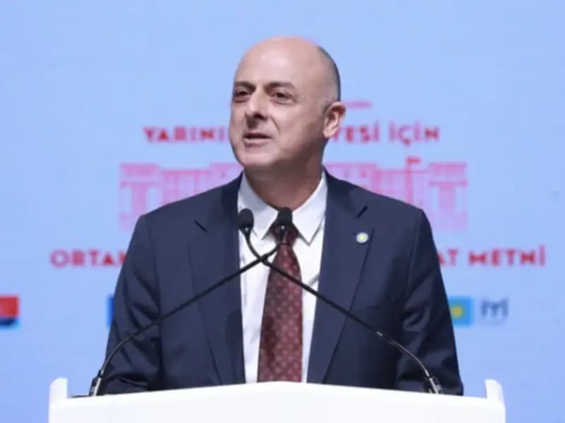 SON DAKİKA! İyi Parti'de yaprak dökümü: Ümit Özlale istifa etti