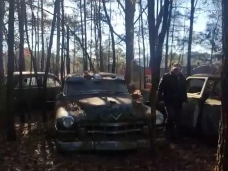 Amerika'da Bir Otomobil Tutkununun 4 Katlı Evi: Zemin Kat Araç Mezarlığına Dönüştü