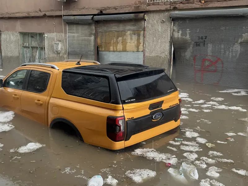 Adana'da Sağanak Yağış Sonrası Mahsur Kalanlar Kurtarıldı