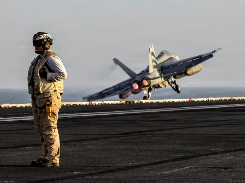 ABD, İran'da Düşen Savaş Uçağının Pilotunu Başarıyla Kurtardı