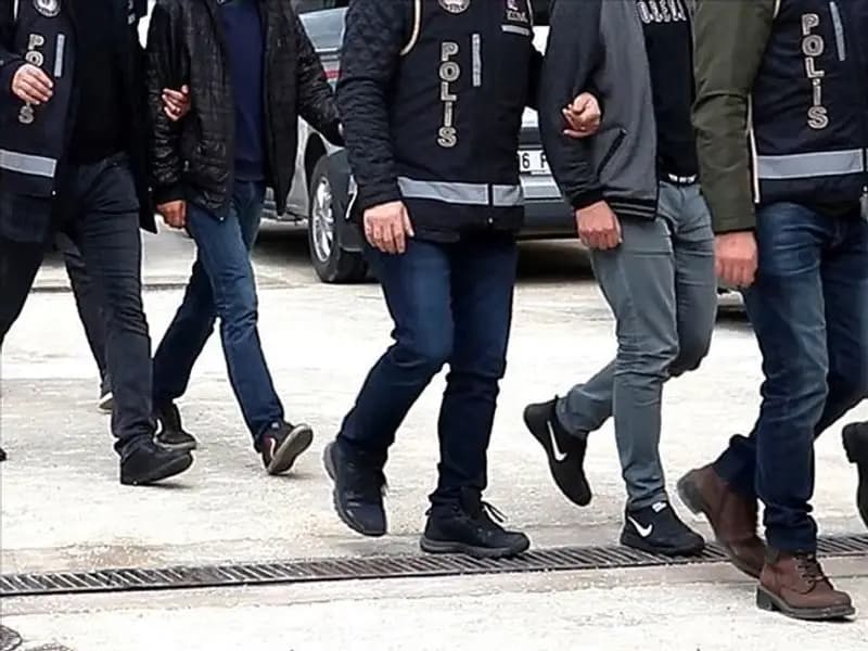 İstanbul'da Dolandırıcılara Darbe: 73 Kişi Gözaltında